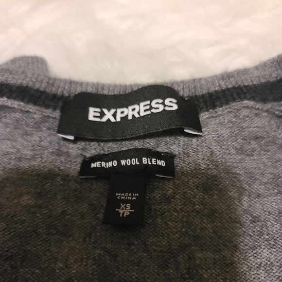 EXPRESS Men's Gray Merino Wool Sweater V-Neck XS - Picture 3 of 6